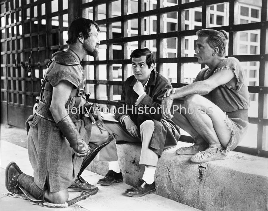 Stanley Kubrick Kirk Douglas Spartacus 1959 wm.jpg